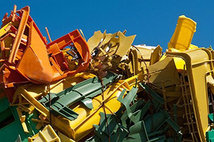 Plastic shredders and granulators for recycling and reintegrating scrap